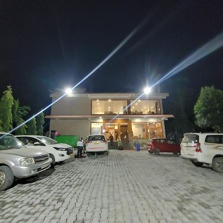 Tierra Hotel Cum Restaurant Казіранґа Екстер'єр фото