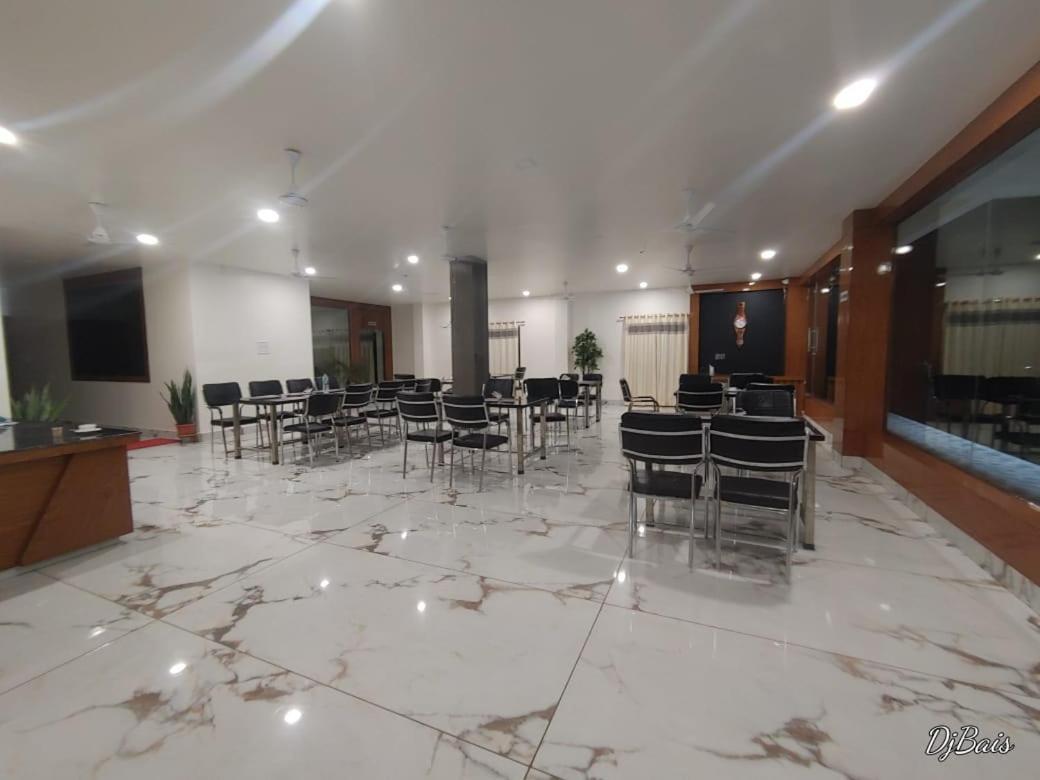 Tierra Hotel Cum Restaurant Казіранґа Екстер'єр фото