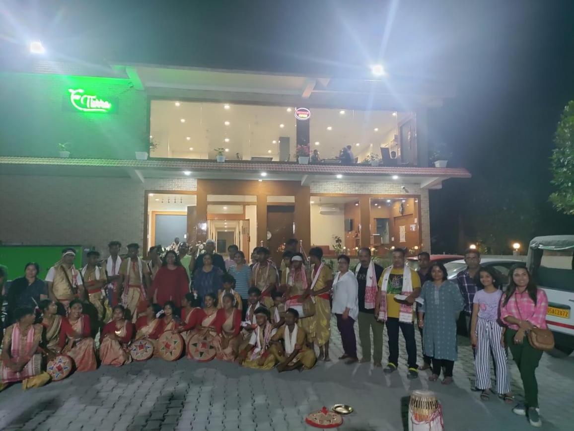 Tierra Hotel Cum Restaurant Казіранґа Екстер'єр фото