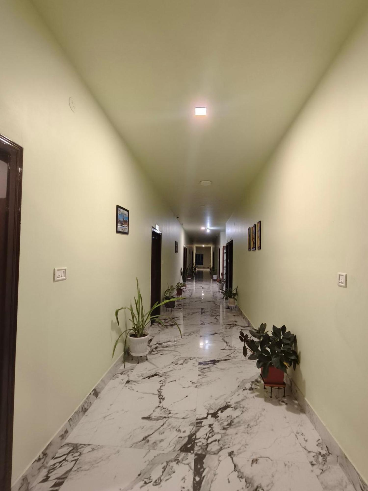 Tierra Hotel Cum Restaurant Казіранґа Екстер'єр фото